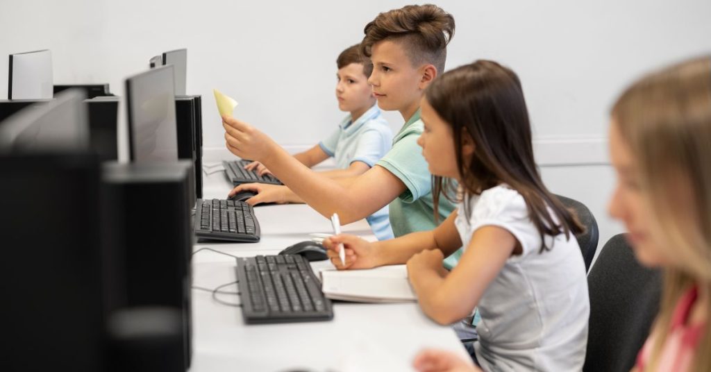 Transformacion educativa con alquiler tecnologico