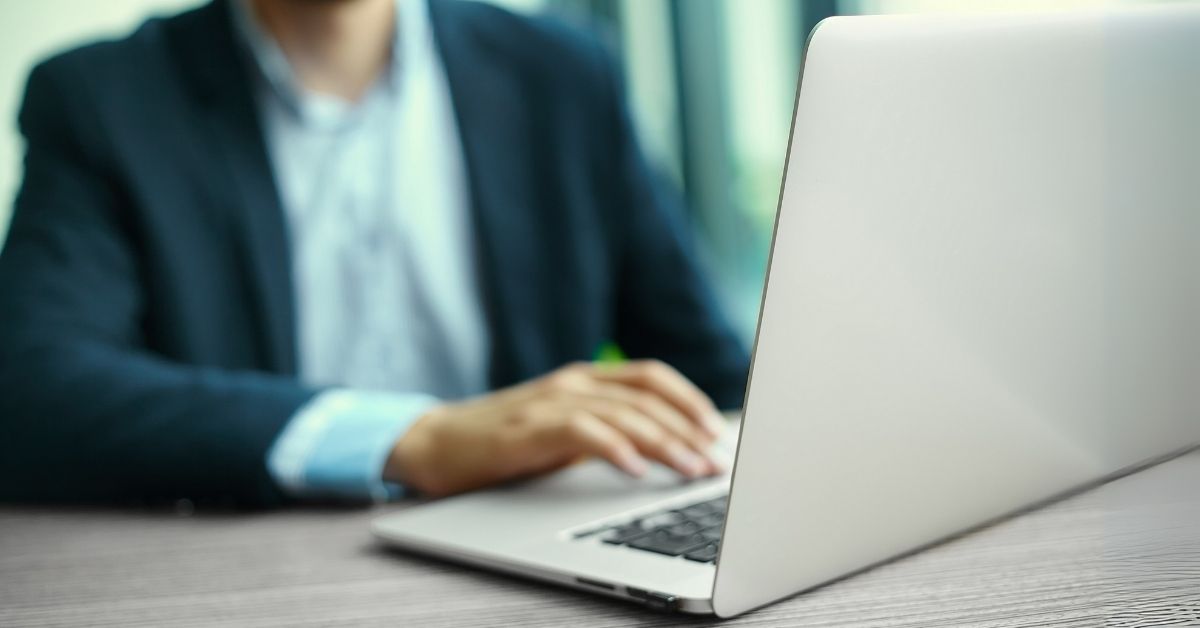 Por qué muchas empresas colombianas prefieren alquilar computadores