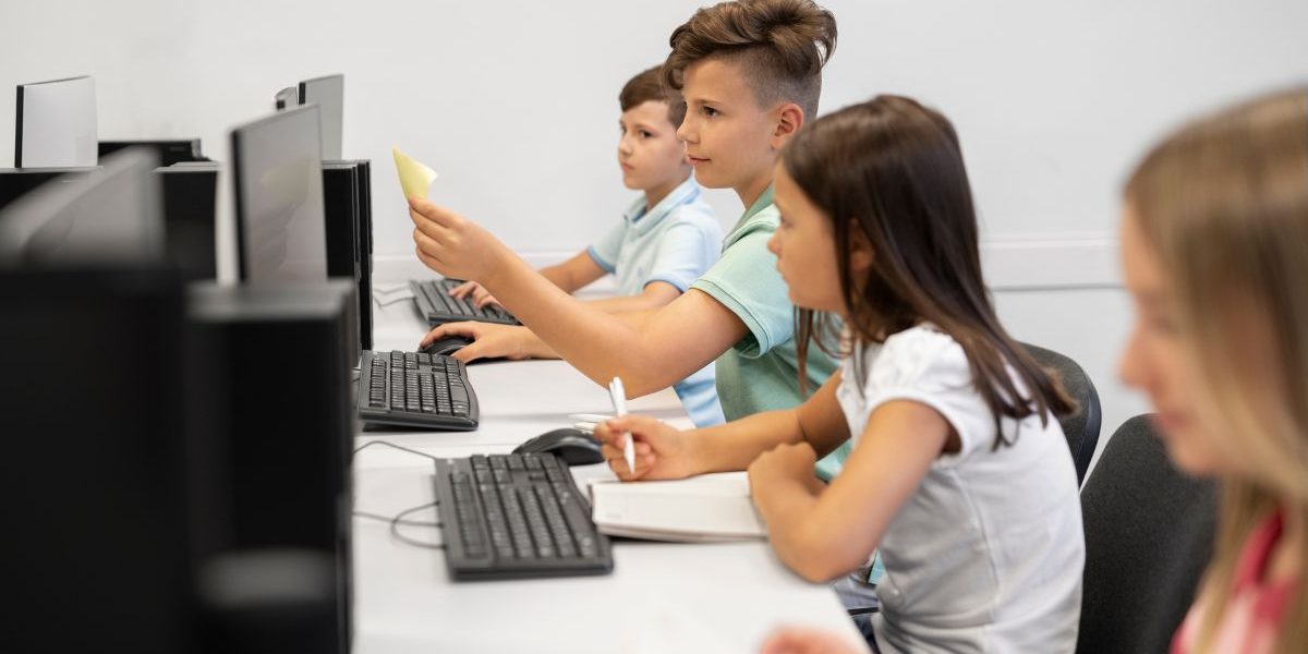 Transformacion educativa con alquiler tecnologico
